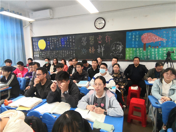 合肥五中:完善教学模式 展示阶段成果