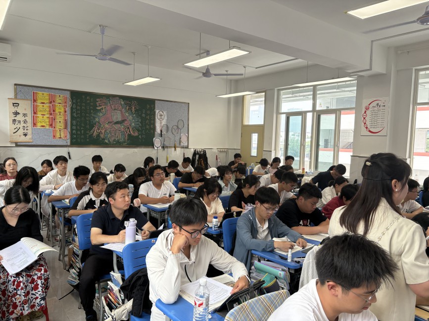 教学教研 | 深耕课堂研教共进 聚力赋能提质增效 ——高一英语教研组开展公开课评课暨教材解读教研活动 -合肥市第五中学